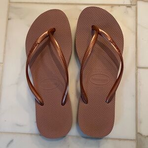 Havaianas Slim Flatform flip flops size 41-42 or US 11-12 Rose Gold